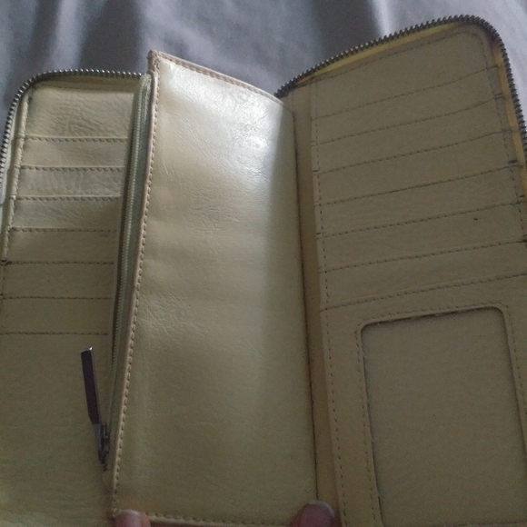 Matt & Nat yellow wallet - Picture 3 of 4